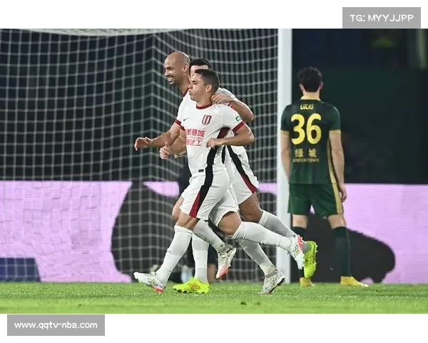 海港赛季狂飙六十八球 火力全开称霸中超赛场 海港赛季狂飙六十八球 火力全开称霸中超赛场